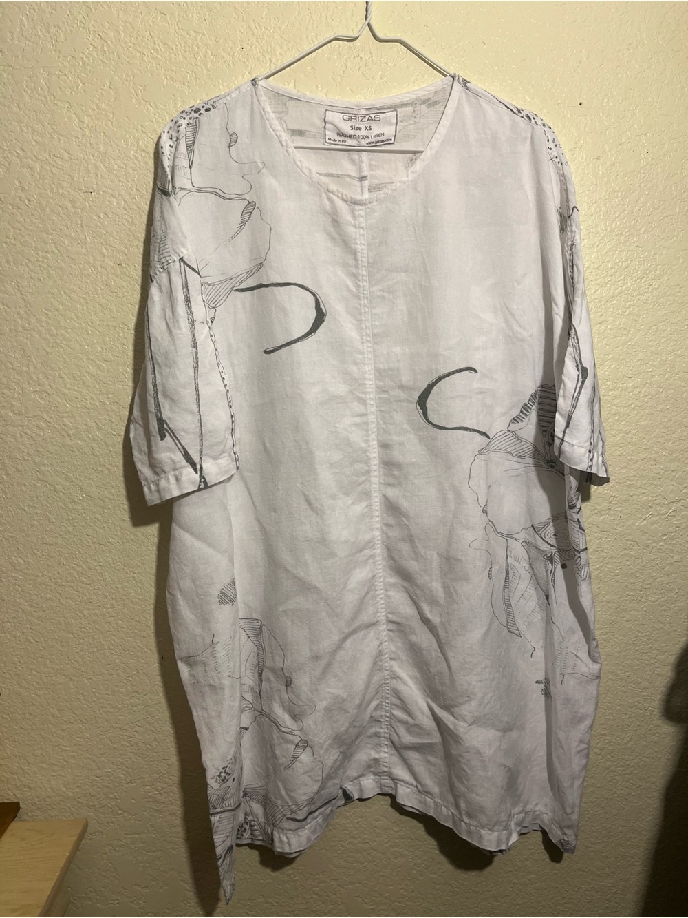 Grizas White 100% Linen Tunic with Subtle Gray Stitching
